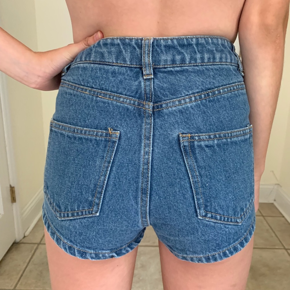 SOLD 🌹 h&m Coachella floral jean shorts - Picture 2 of 6